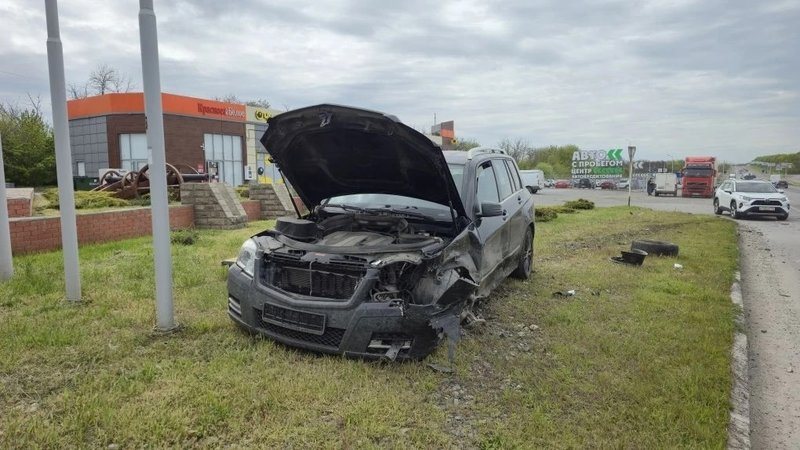 На въезде в Новочеркасск «Хендэ» врезался в «Опель», пропускавший встречный поток