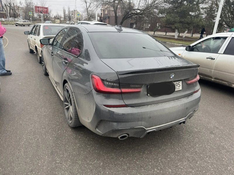 На площади Юбилейной BMW догнала Ваз 2114 из-за несоблюдения дистанции