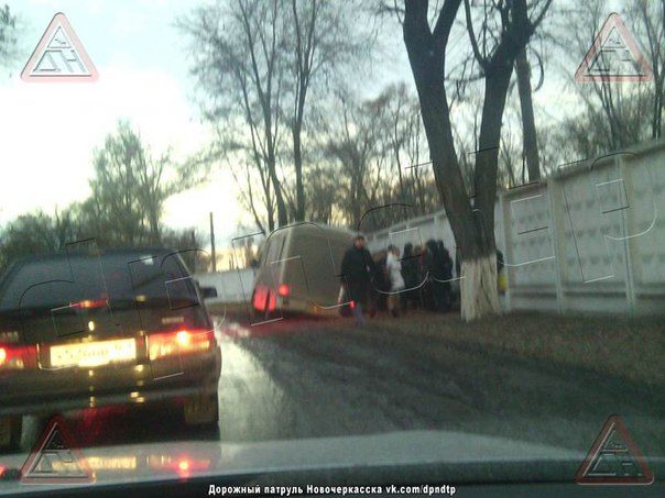 В Новочеркасске маршрутка высадила пассажиров в грязь