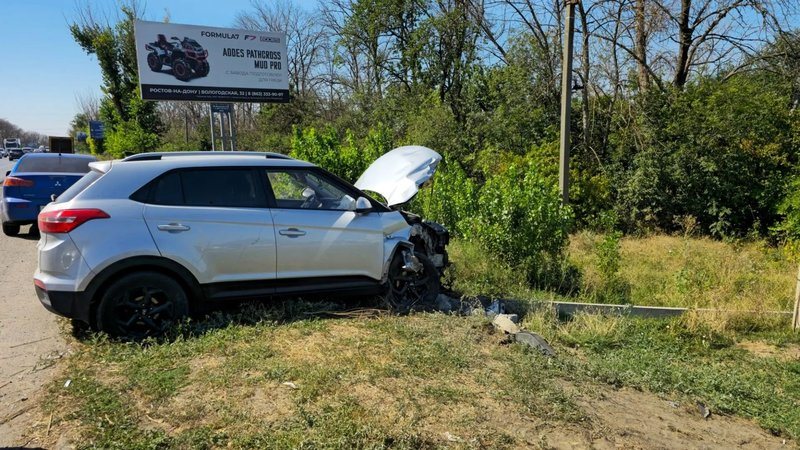 На выезде из Новочеркасска в сторону Ростова столкнулись Hyundai и Kia