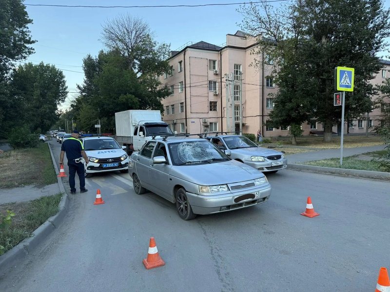 В Новочеркасске легковой автомобиль сбил 14-летнего школьника на улице Гагарина