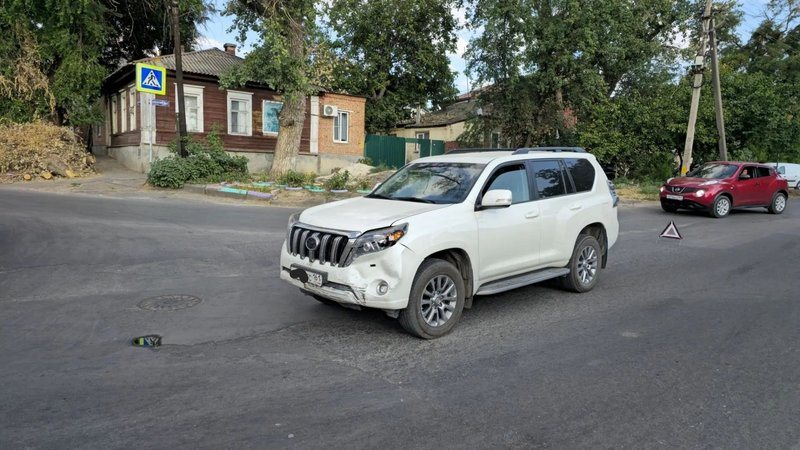 Столкновение Nexia и Toyota на углу Михайловской и Комитетской: нарушен знак «Уступите дорогу»