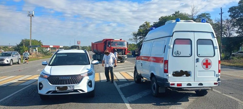 В Персиановском на повороте к дивизии столкнулись Haval, Ford и грузовик Shacman