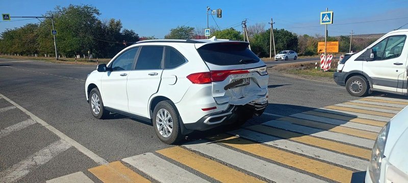 В Персиановском на повороте к дивизии столкнулись Haval, Ford и грузовик Shacman