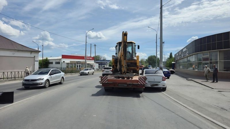 На Хотунке в районе Бума водитель Ситрака притёр Рено