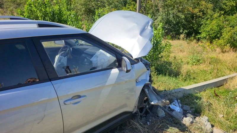 На выезде из Новочеркасска в сторону Ростова столкнулись Hyundai и Kia