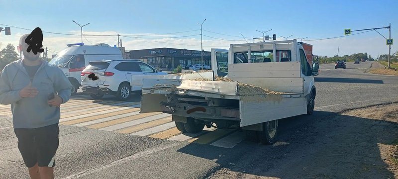 В Персиановском на повороте к дивизии столкнулись Haval, Ford и грузовик Shacman