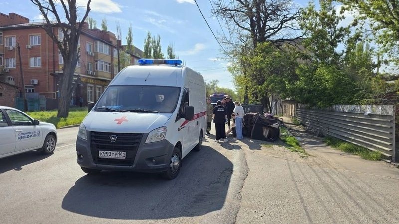 На Будённовской гоночный автомобиль врезался в опору ЛЭП, пилот и штурман получили медпомощь