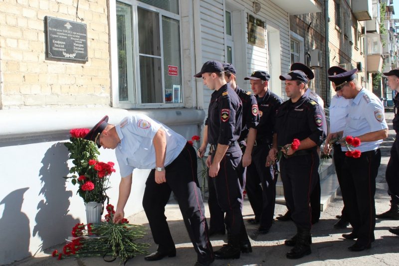 Полицейские почтили память погибших товарищей