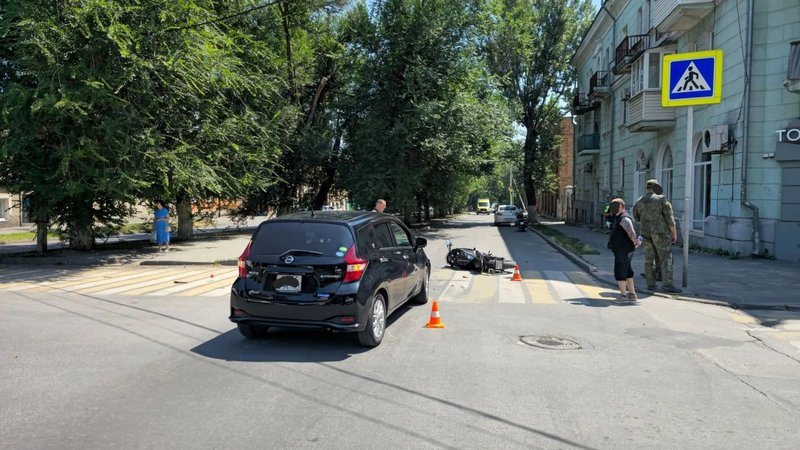 Военнослужащий на мотоцикле пострадал в ДТП на улице Пушкинской в Новочеркасске