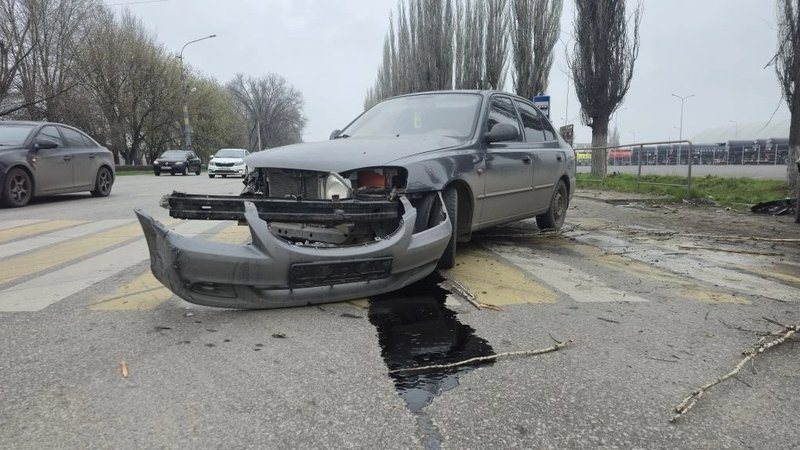 На Харьковском шоссе после ДТП Лексус сбил пешехода на переходе