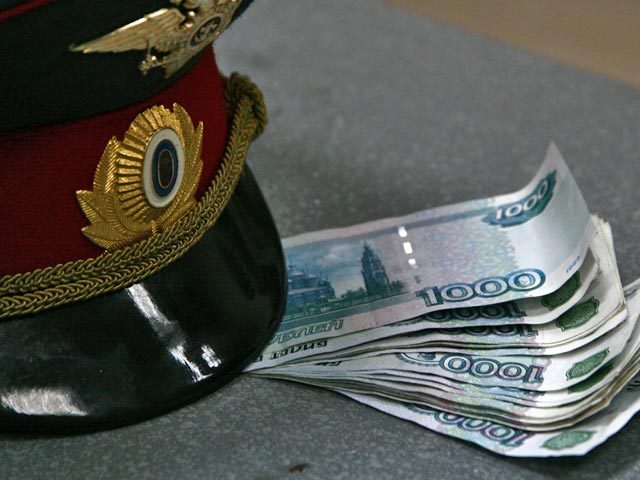 В Новочеркасске выявили инспектора-взяточника