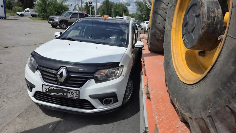 На Хотунке в районе Бума водитель Ситрака притёр Рено