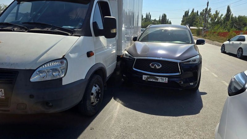 На Харьковском шоссе в Новочеркасске произошло ДТП с участием трёх автомобилей