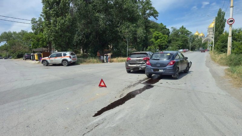 На перекрёстке улиц Ермака и Александровской произошло ДТП с участием Киа и Опеля