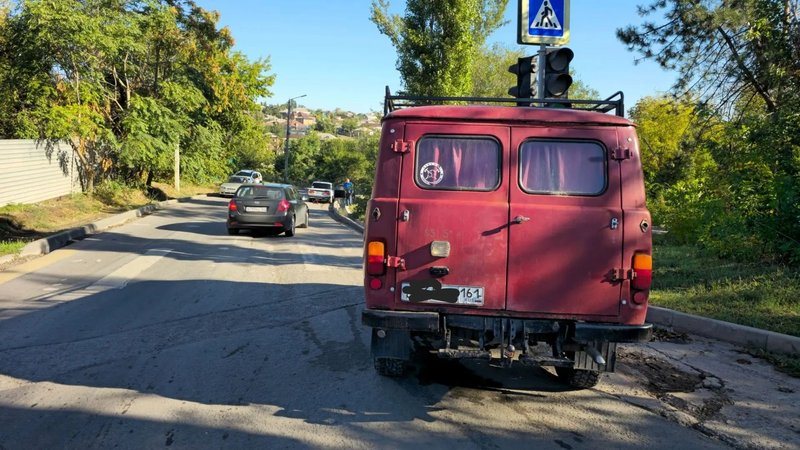 ДТП на Автобате: на пересечении Ростовского выезда и Силикатной столкнулись ВАЗ и УАЗ