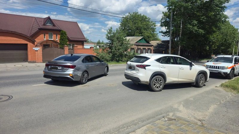 В Новочеркасске на Буденновской, 61 произошло ДТП с участием Kia и Lexus