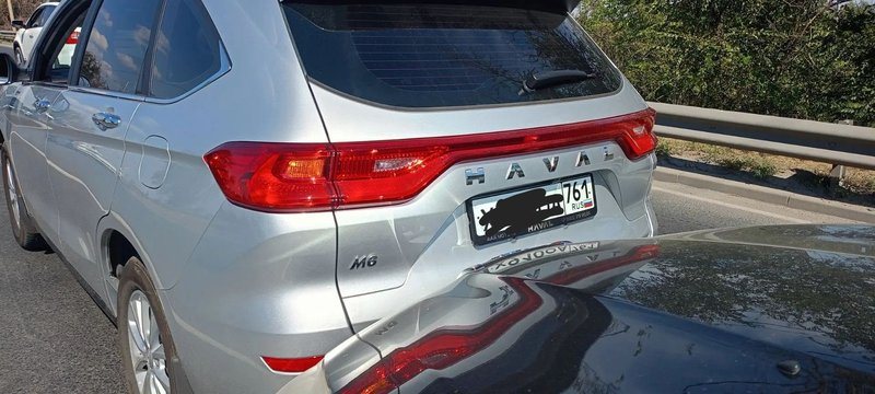 На спуске Герцена в Новочеркасске после ДТП образовалась серьёзная пробка