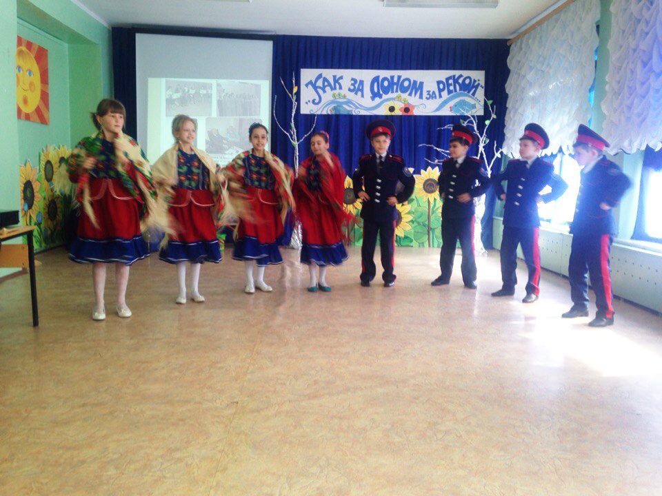 В Новочеркасске инсценируют казачьи песни