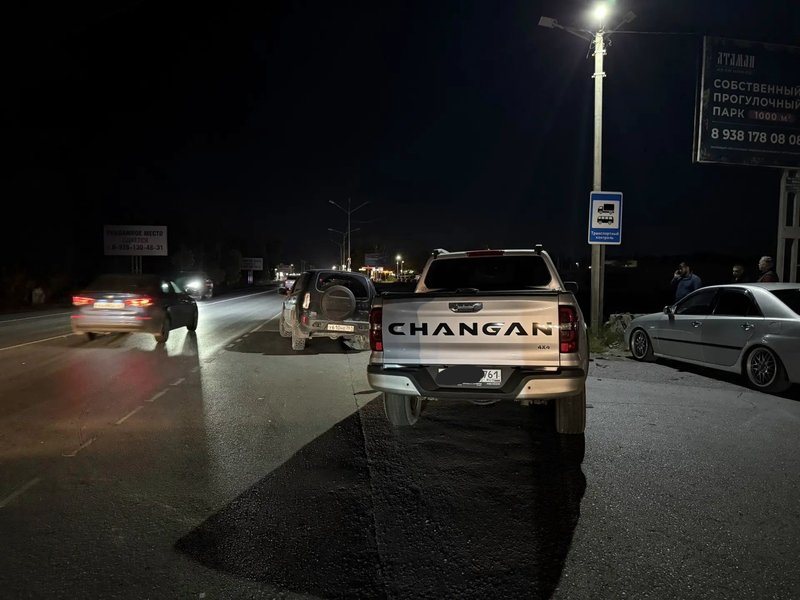 На выезде из Новочеркасска «Нива» столкнулась с Changan, пострадал водитель