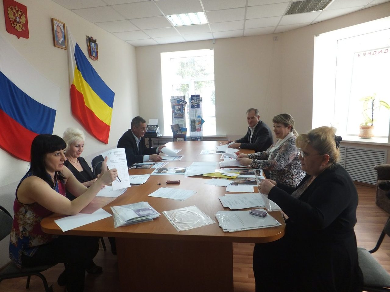Новочеркасские школьники показали свои знания по избирательному праву