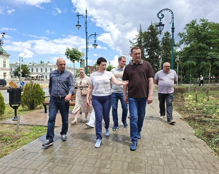 Ход благоустройства Платовского проспекта в Новочеркасске проверила министр ЖКХ Ростовской области