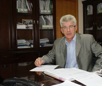 Кто не построил квартиры для детей-сирот? Неча на зеркало пенять, коли рожа крива