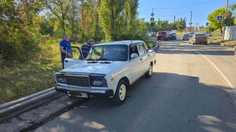 ДТП на Автобате: на пересечении Ростовского выезда и Силикатной столкнулись ВАЗ и УАЗ