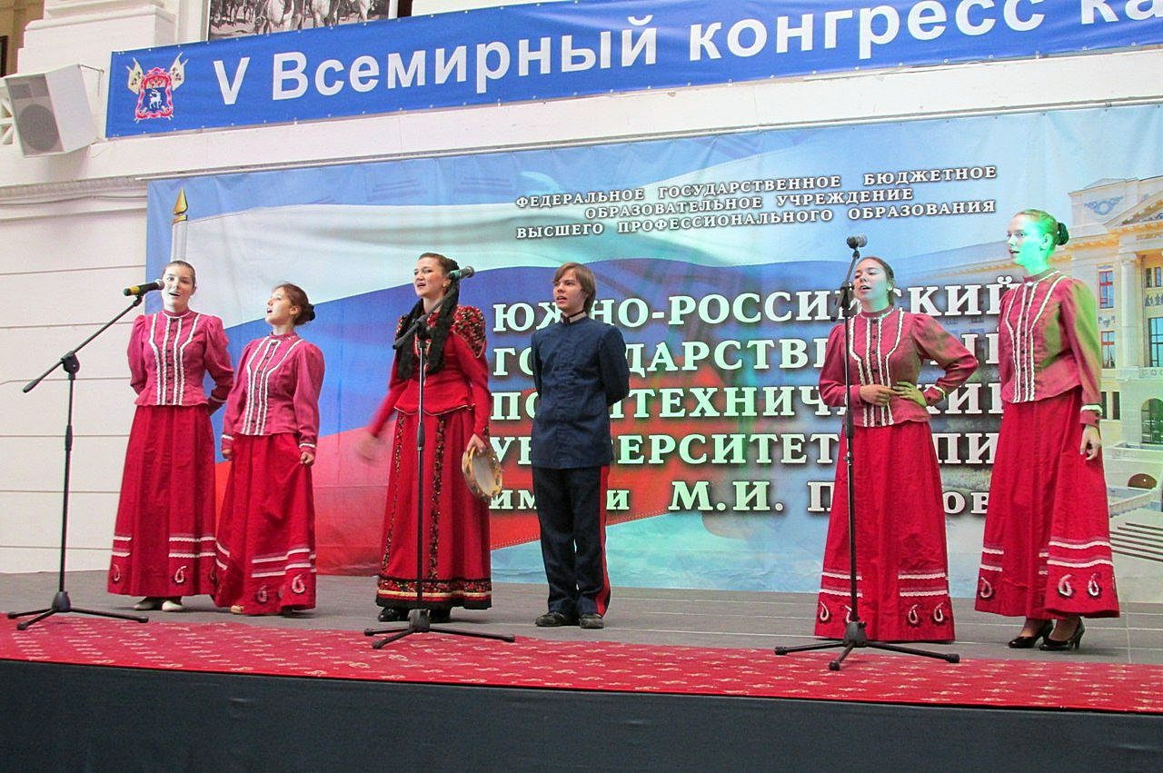 Новочеркасский коллектив собирает средства на сценические костюмы
