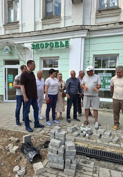 Ход благоустройства Платовского проспекта в Новочеркасске проверила министр ЖКХ Ростовской области