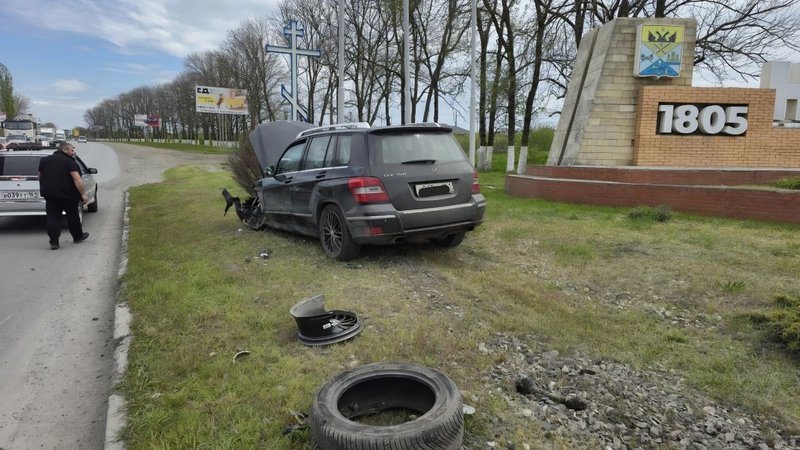 На въезде в Новочеркасск «Хендэ» врезался в «Опель», пропускавший встречный поток
