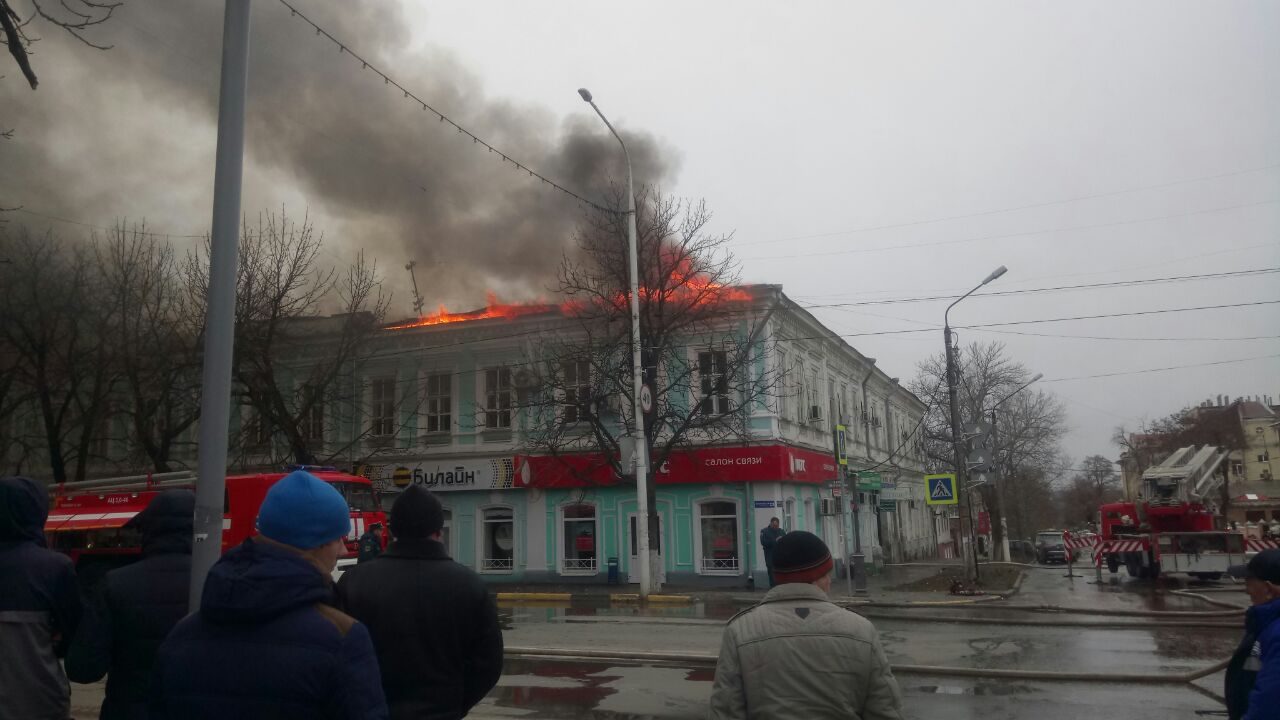 В Новочеркасске сгорела городская поликлиника (видео)