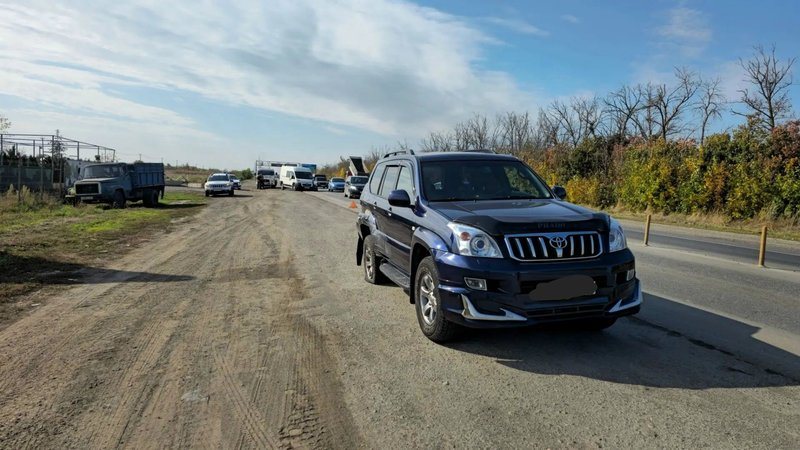 На съезде с трассы М-4 в Новочеркасск столкнулись Peugeot и Toyota