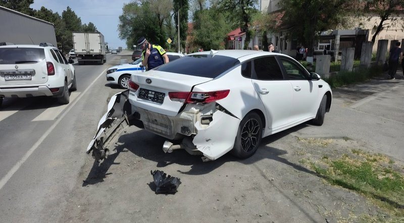 В Персиановском мотоцикл столкнулся с Kia, мотоциклист госпитализирован