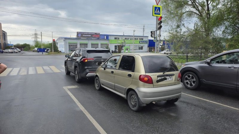 На повороте с Мацоты на Харьковское шоссе Matiz догнал RAV4