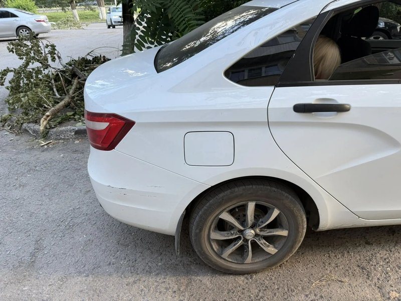 В Новочеркасске водитель Daewoo Nexia скрылся с места ДТП на парковке на проспекте Баклановском