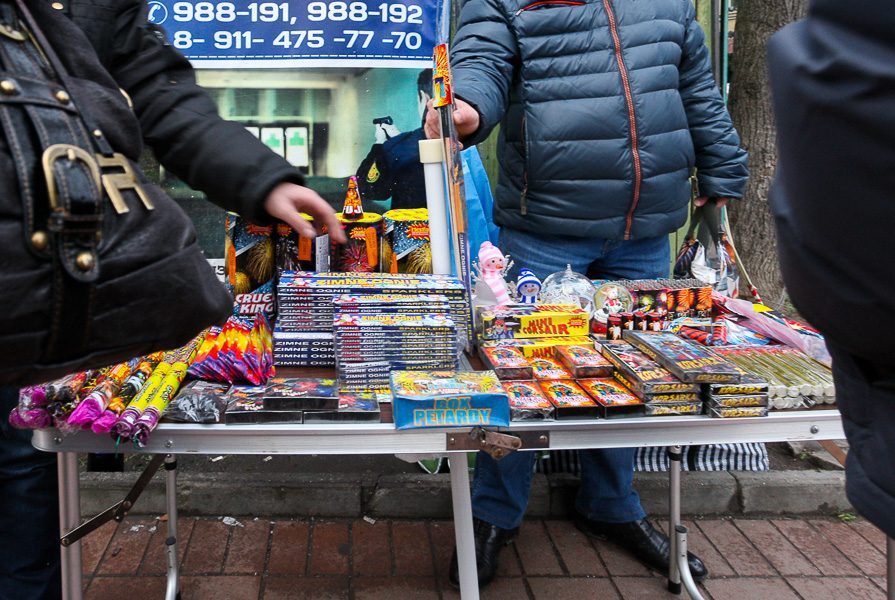 Дончане могут пожаловаться на незаконные точки продажи пиротехники