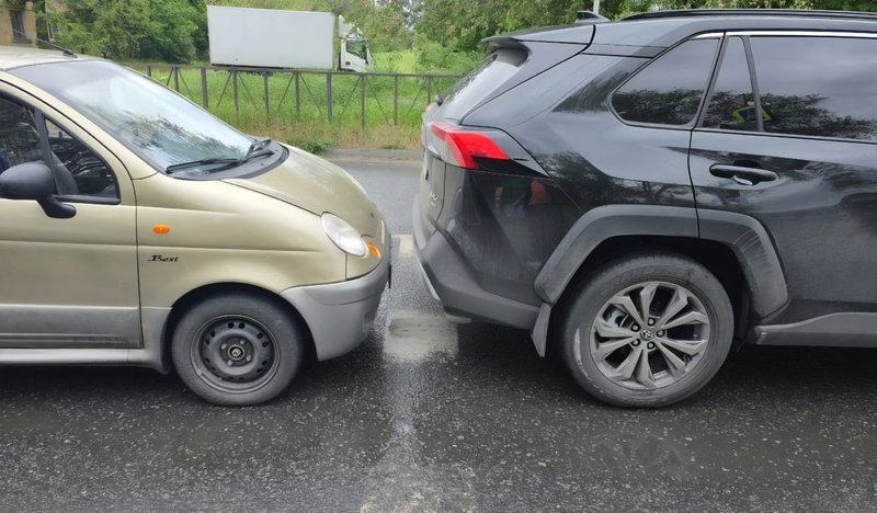 На повороте с Мацоты на Харьковское шоссе Matiz догнал RAV4