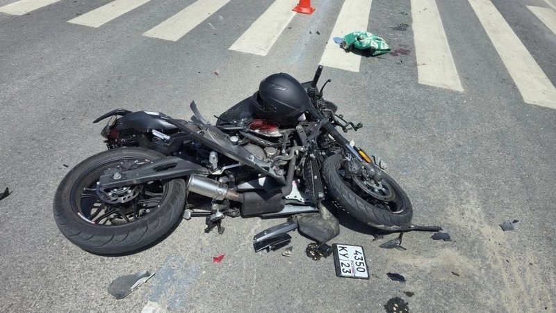 В Персиановском мотоцикл столкнулся с Kia, мотоциклист госпитализирован