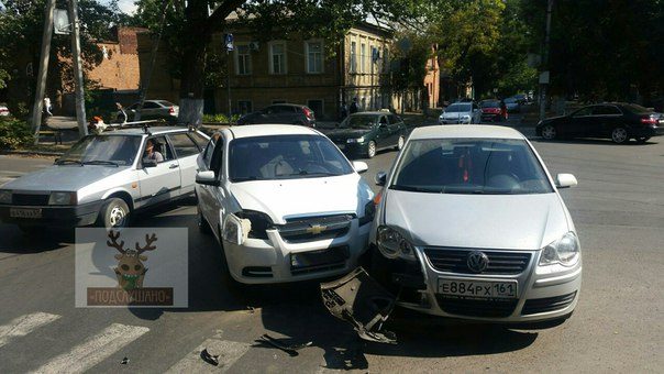 В Новочеркасске столкнулись «Шевроле» и «Фольксваген»
