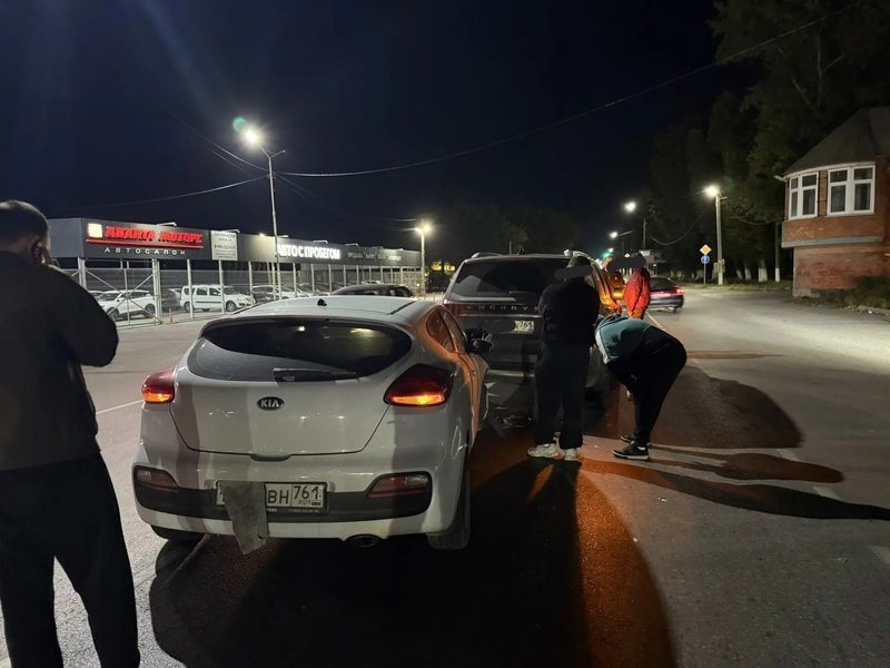Водитель Kia Ceed не смог избежать столкновения с Kia Mohave у поворота на Терапию