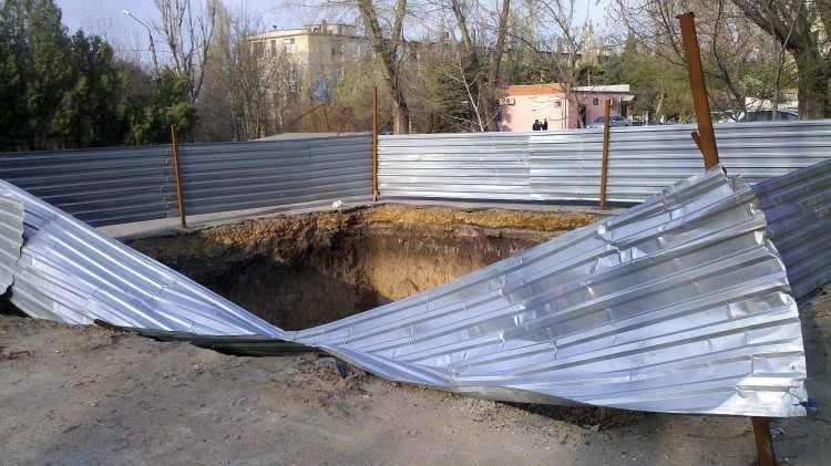 В Новочеркасске есть яма с двухлетней историей