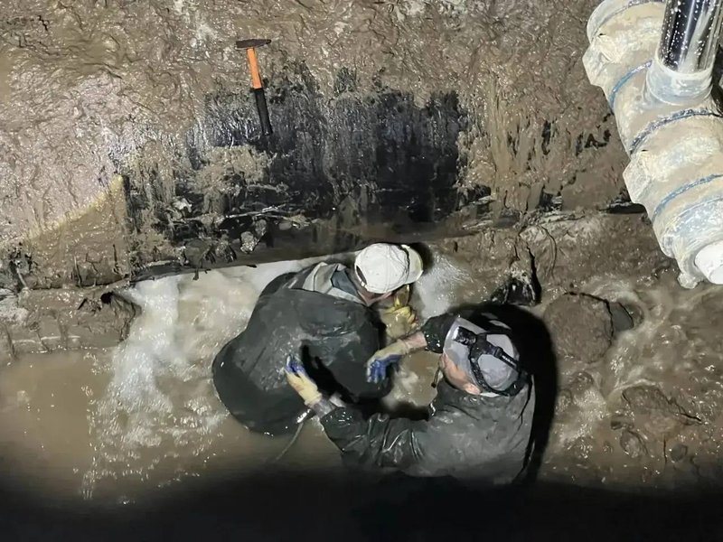 Авария на магистральном водопроводе в Новочеркасске оставила без воды Молодёжный и Соцгород