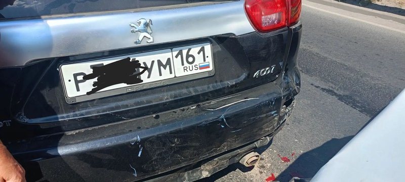 На спуске Герцена в Новочеркасске после ДТП образовалась серьёзная пробка