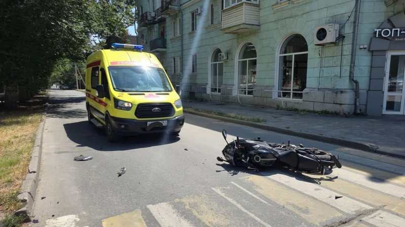 Военнослужащий на мотоцикле пострадал в ДТП на улице Пушкинской в Новочеркасске