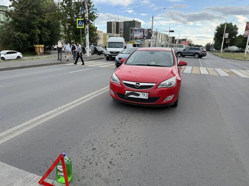 В Новочеркасске водительница Opel сбила двух женщин на пешеходном переходе