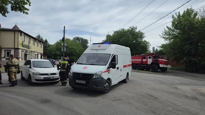 На Первомайской и Бакунина Mercedes не уступил дорогу Volkswagen, водителю хэтчбека понадобилась помощь медиков