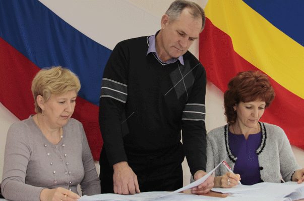 В Новочеркасске поздравили женщин-работников ТИК