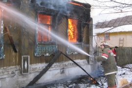 Пожилой мужчина погиб в загоревшемся доме