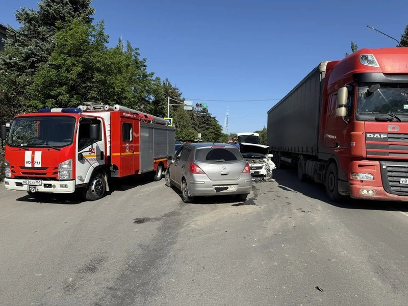 Столкновение на перекрёстке Будённовской: пострадали пассажирки двух автомобилей